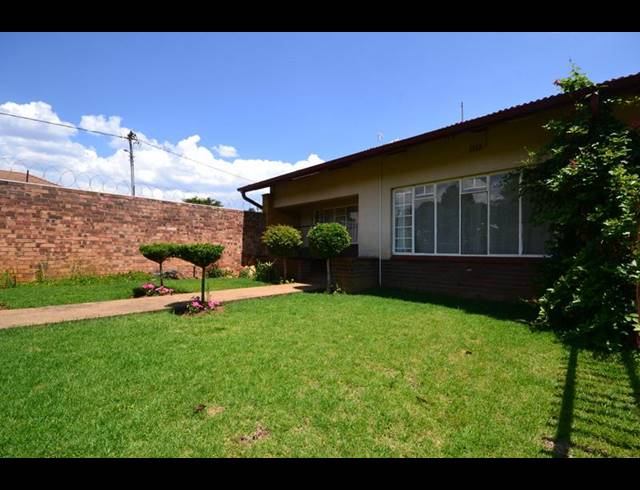 2 BEDROOM TOWNHOUSE FOR SALE IN LYDENBURG